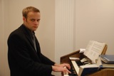 Hans sköter gudstjänstmusiken/OÖ